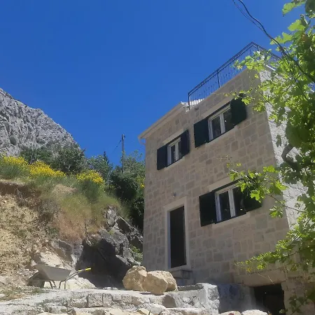 Vila Omis Villa