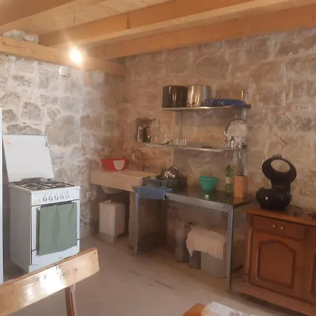 Vila Omis Villa *