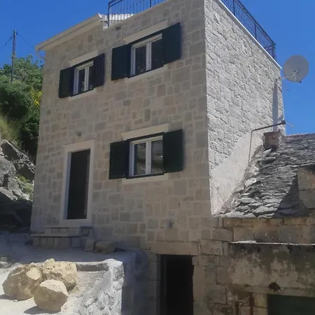 Vila Omis