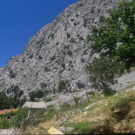 Vila Omis Villa *