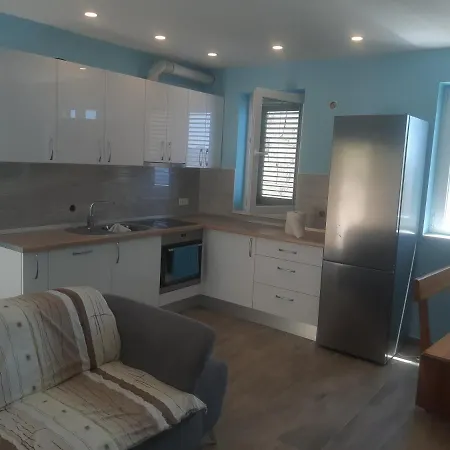 Vila Omis Villa *