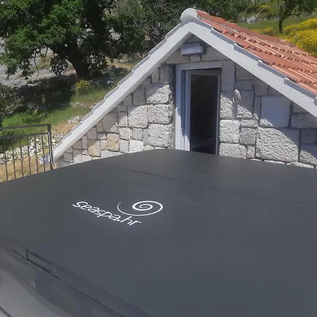 Vila Omis * Tice