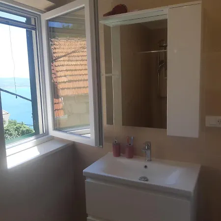 Vila Omis Villa *