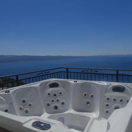 Vila Omis Villa *
