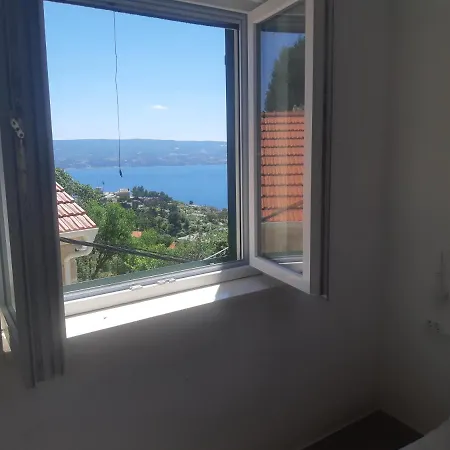 Vila Omis